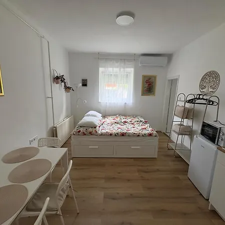 Apartment Haromfa Apartman Haromfa