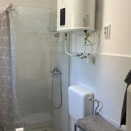 Haromfa Apartman *